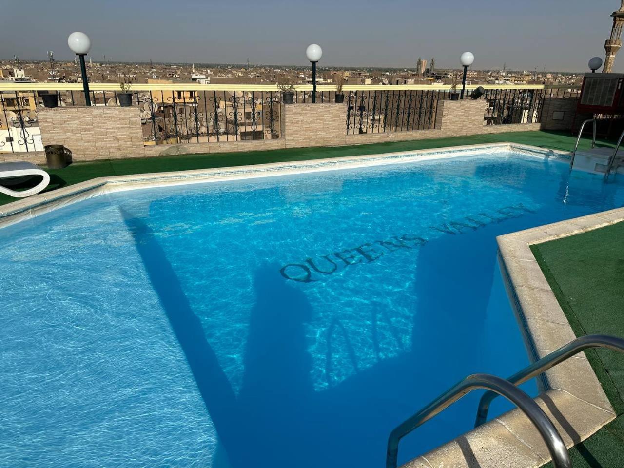 Queens Valley Hotel Luxor Exteriör bild
