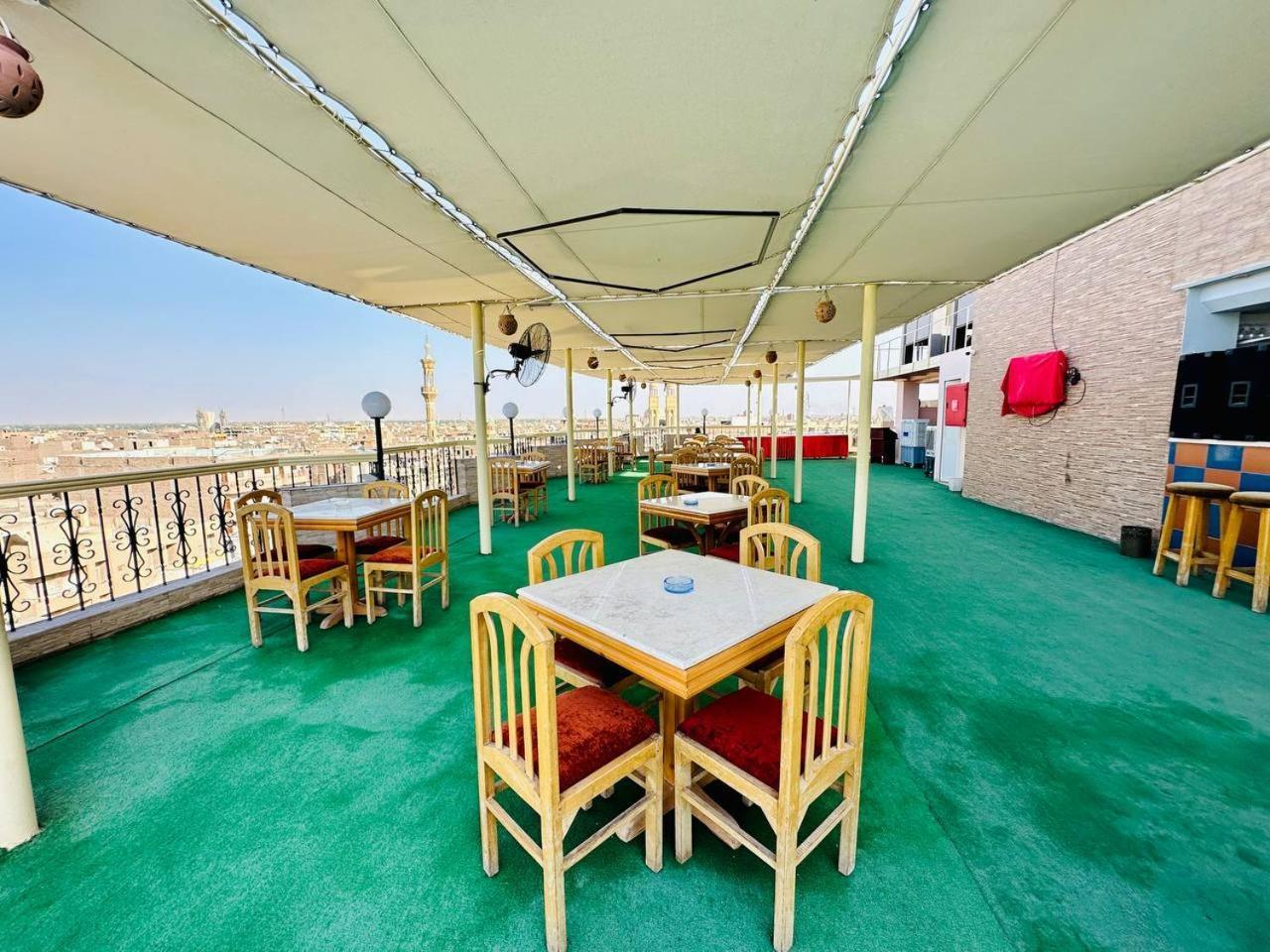 Queens Valley Hotel Luxor Exteriör bild